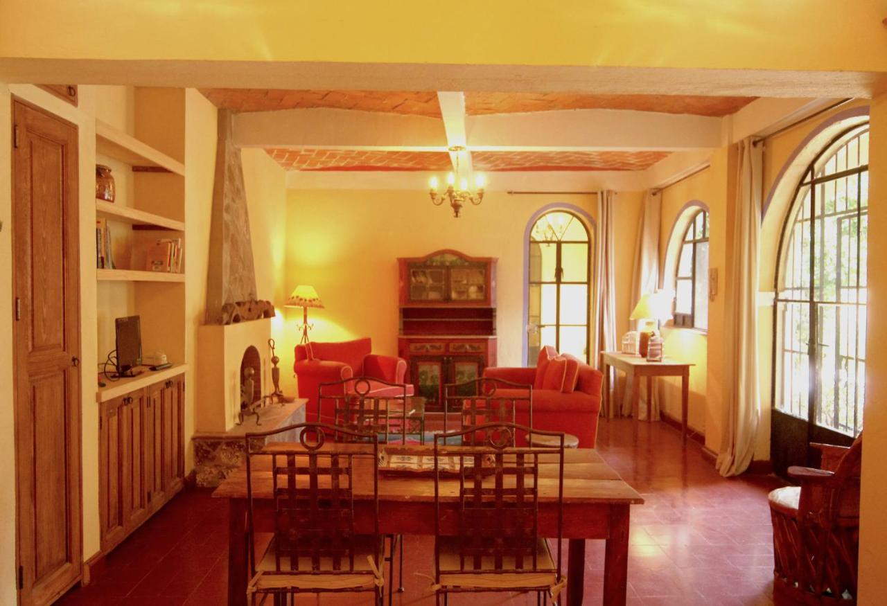 Bed and Breakfast Casa De La Noche Альенде Экстерьер фото