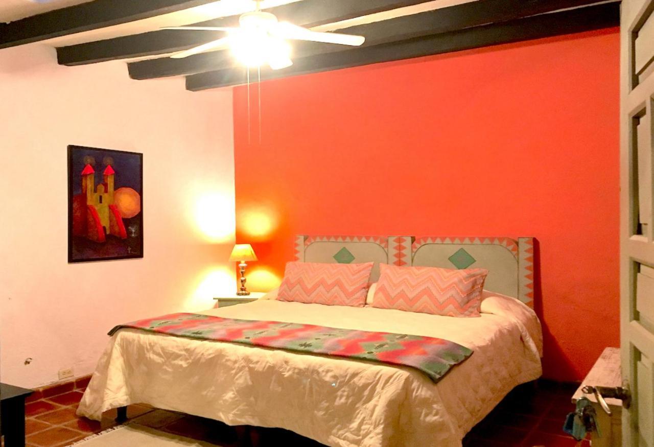 Bed and Breakfast Casa De La Noche Альенде Экстерьер фото