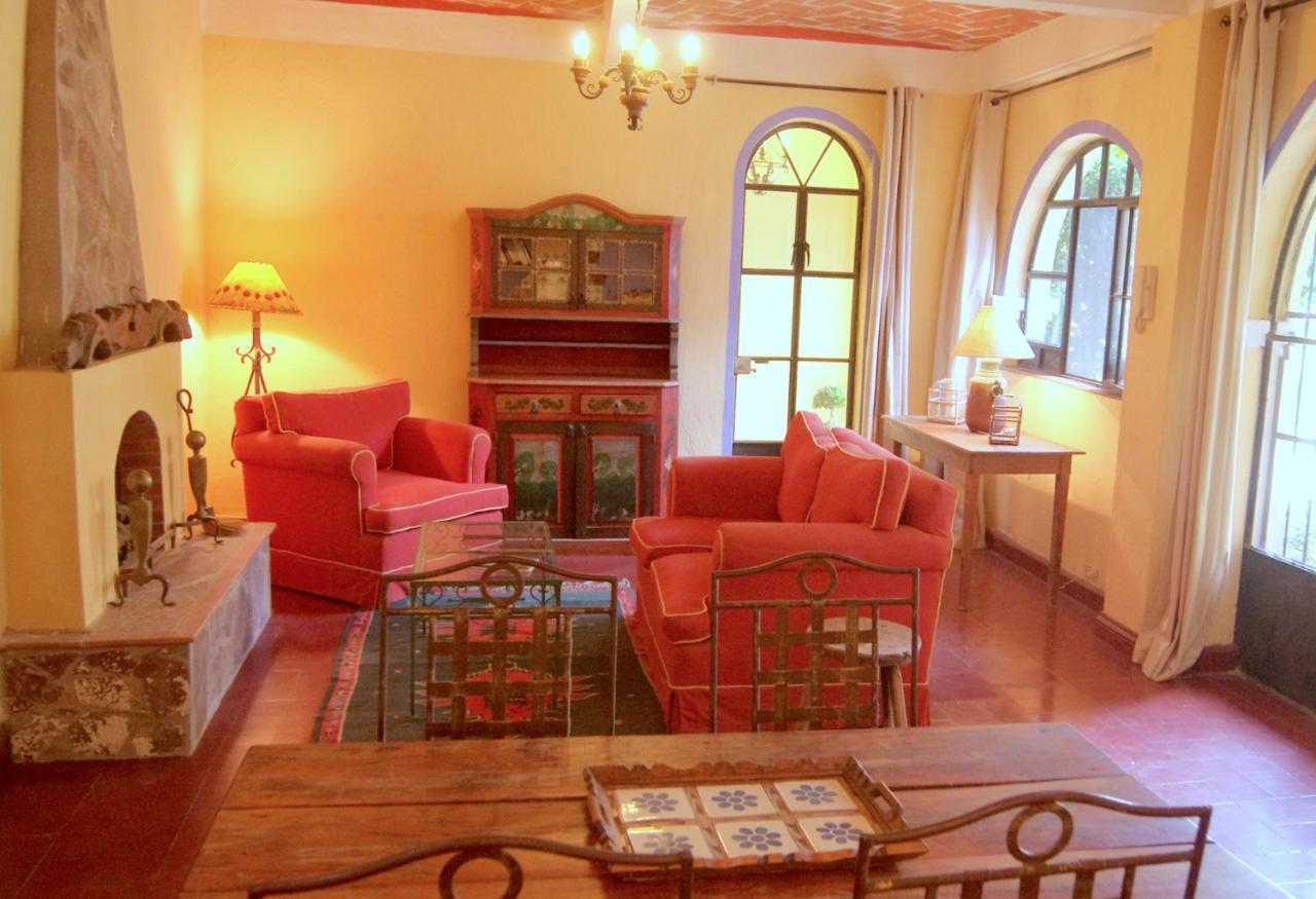 Bed and Breakfast Casa De La Noche Альенде Экстерьер фото
